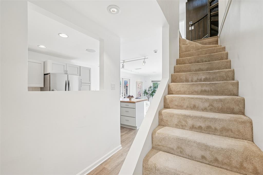 Bowser Twnhms 4102 - Residential