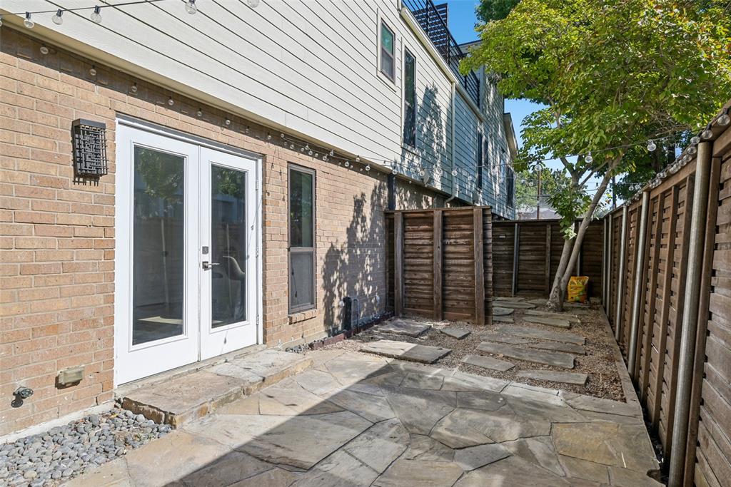 Bowser Twnhms 4102 - Residential