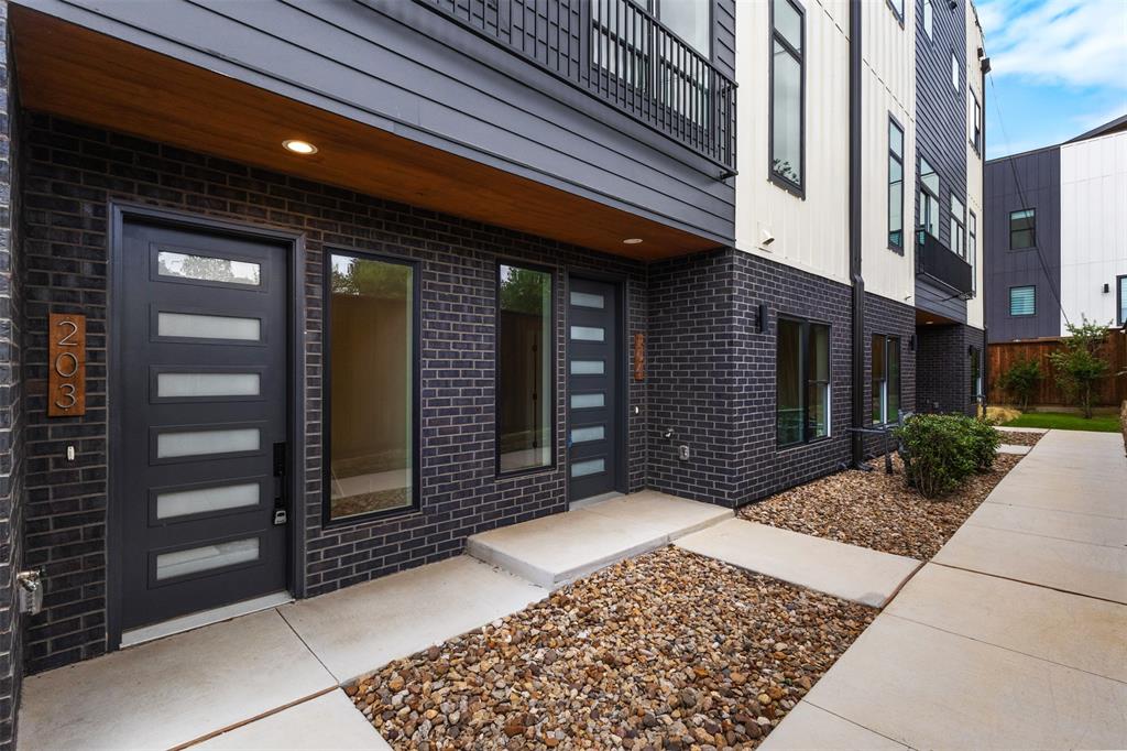 2203 Hondo Avenue 305