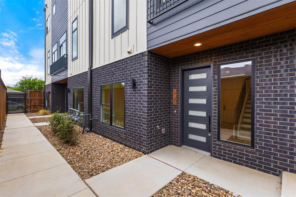 2203 Hondo Avenue 305
