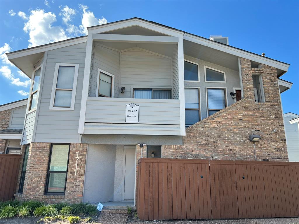 17490 Meandering Way 1711