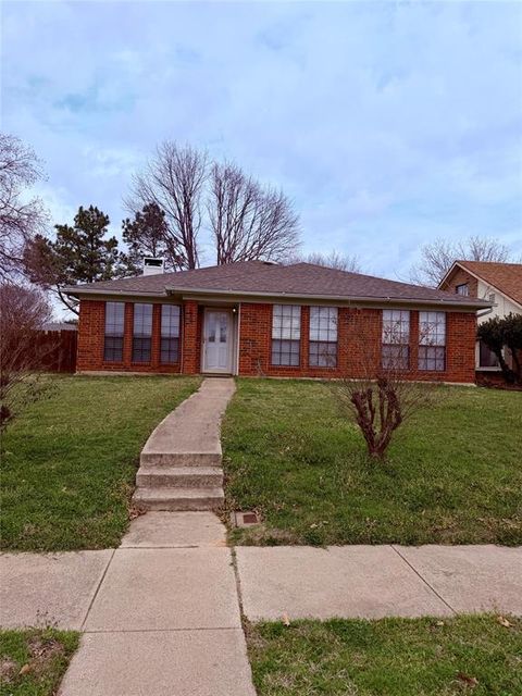 Photo of 823 Blue Oak Drive, Lewisville, TX 75067 (MLS # 21187421)