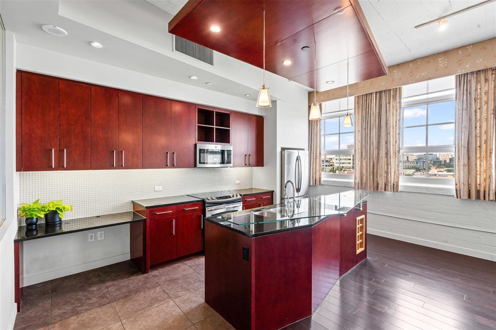 Montgomery Plaza Residential C - Residential Lease