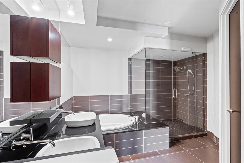 Montgomery Plaza Residential C - Residential Lease