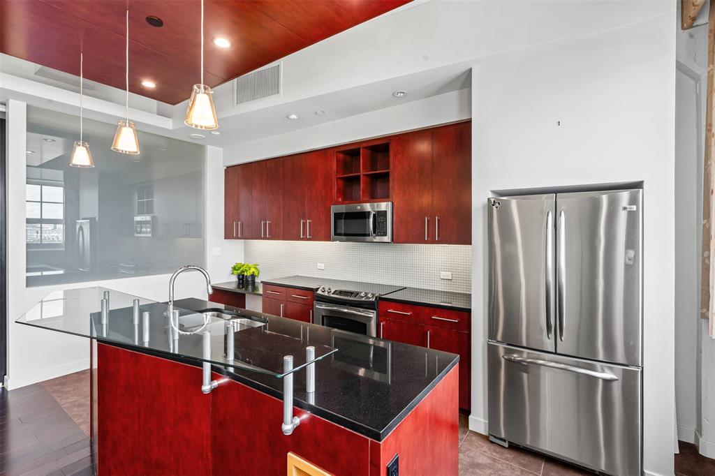 Montgomery Plaza Residential C - Residential Lease