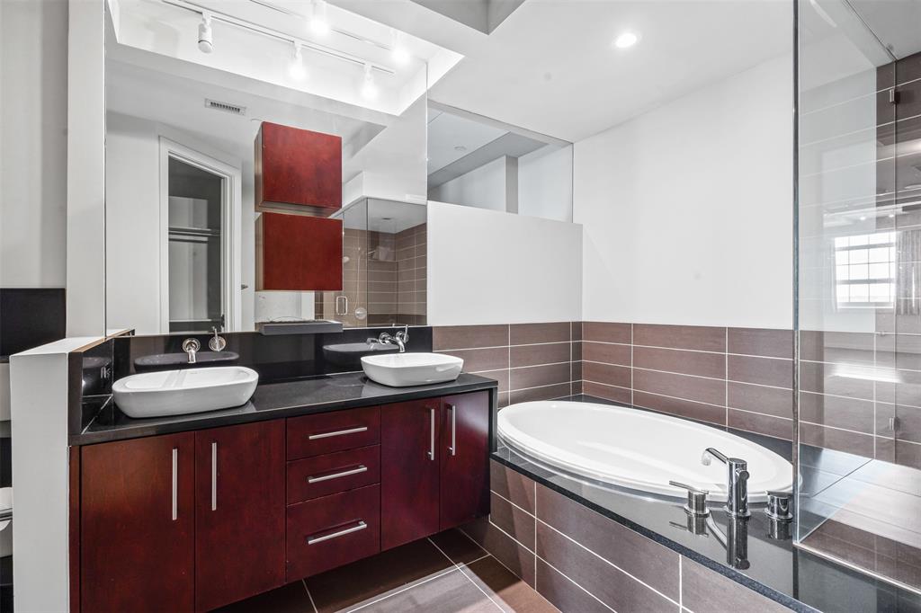 Montgomery Plaza Residential C - Residential Lease