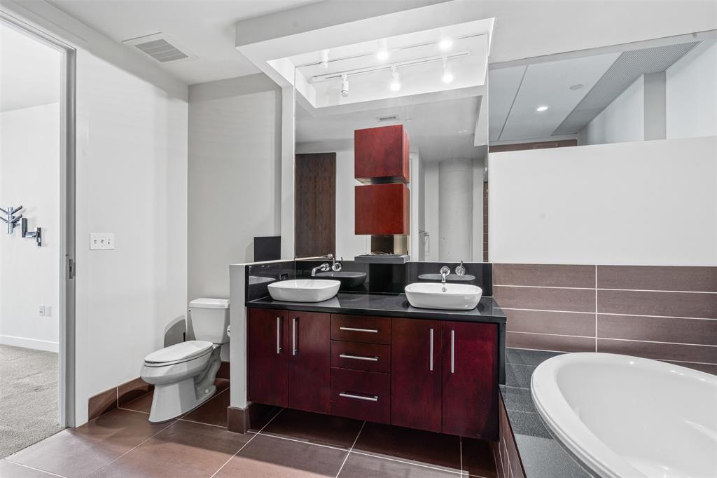 Montgomery Plaza Residential C - Residential Lease