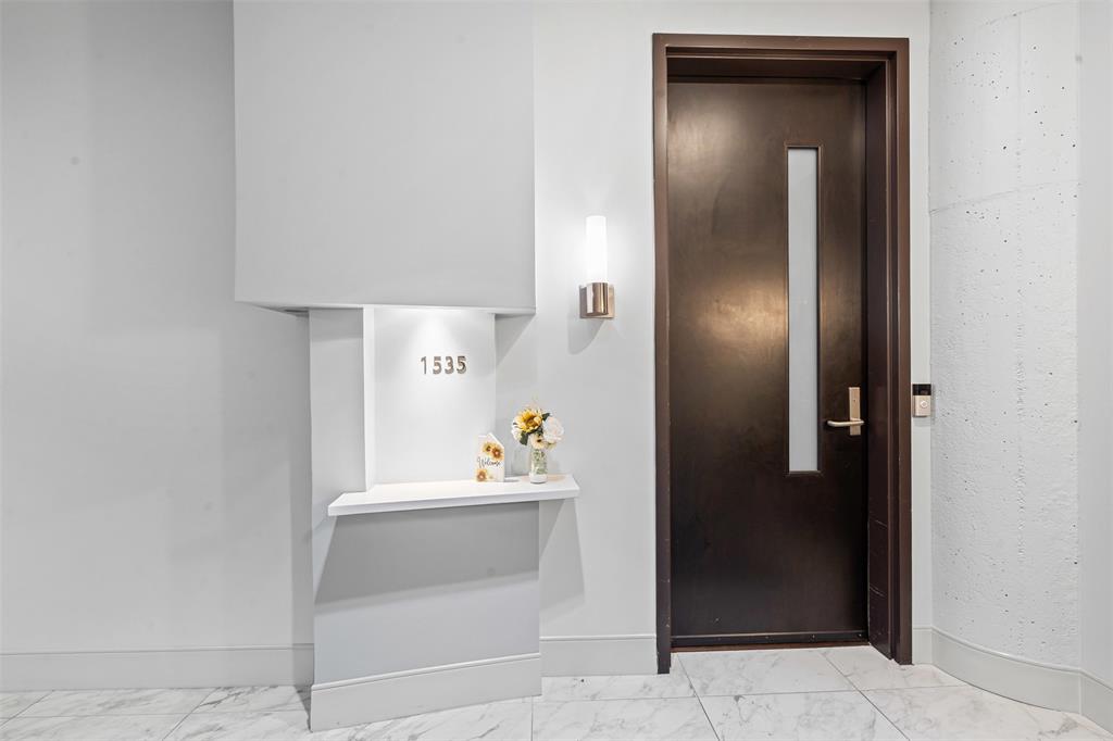 Montgomery Plaza Residential C - Residential Lease