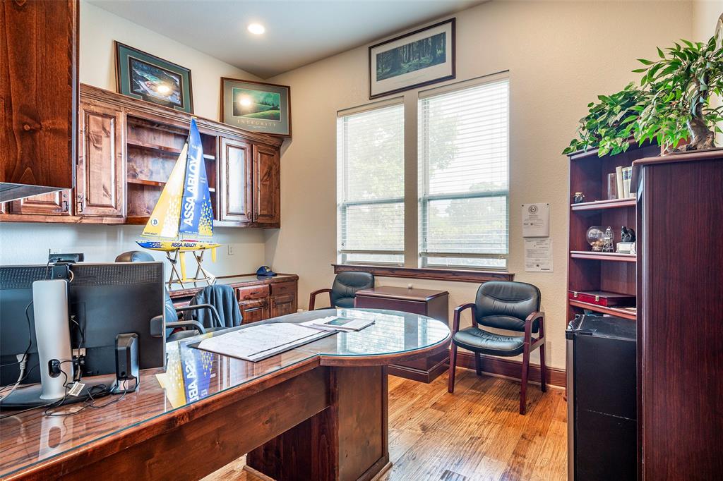 HALL, LBG #686 Add - Commercial Sale