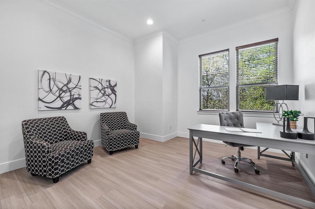 HALL, LBG #686 Add - Commercial Sale