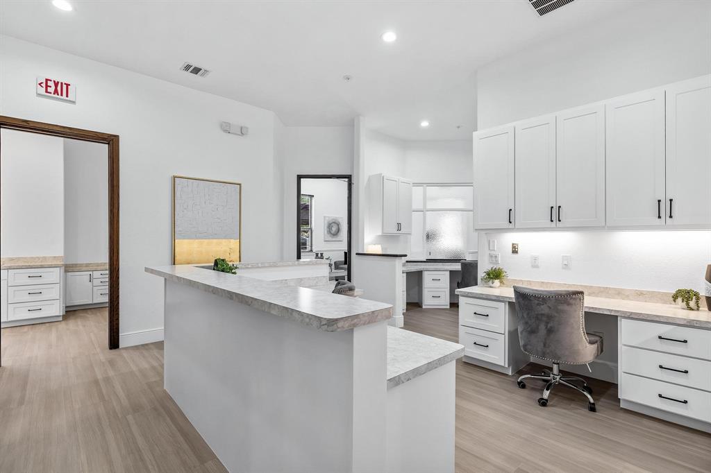 HALL, LBG #686 Add - Commercial Sale