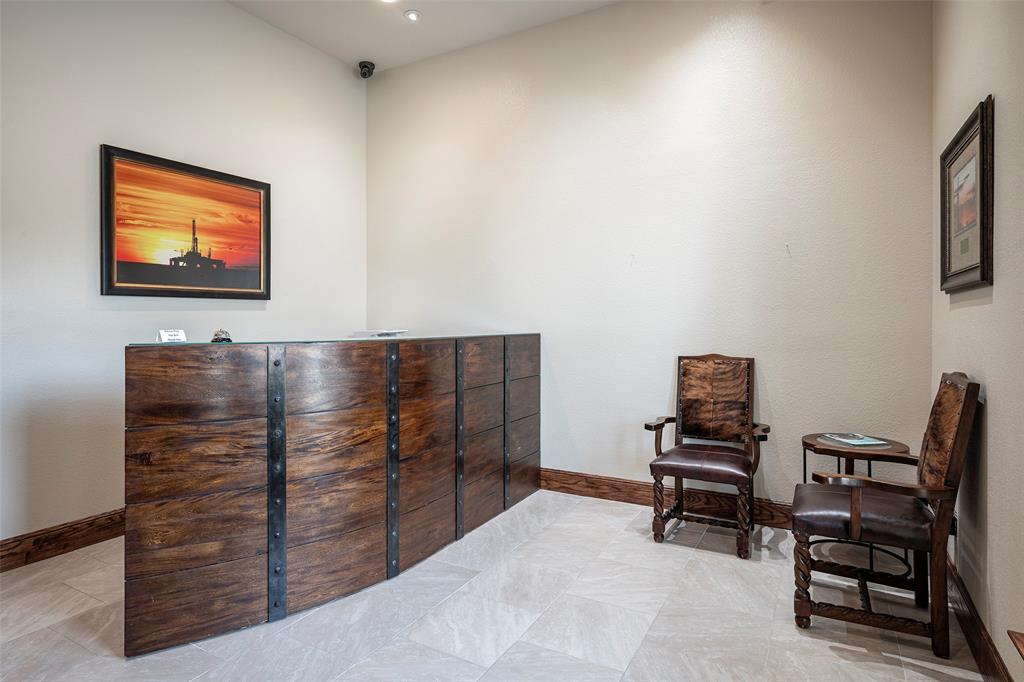 HALL, LBG #686 Add - Commercial Sale