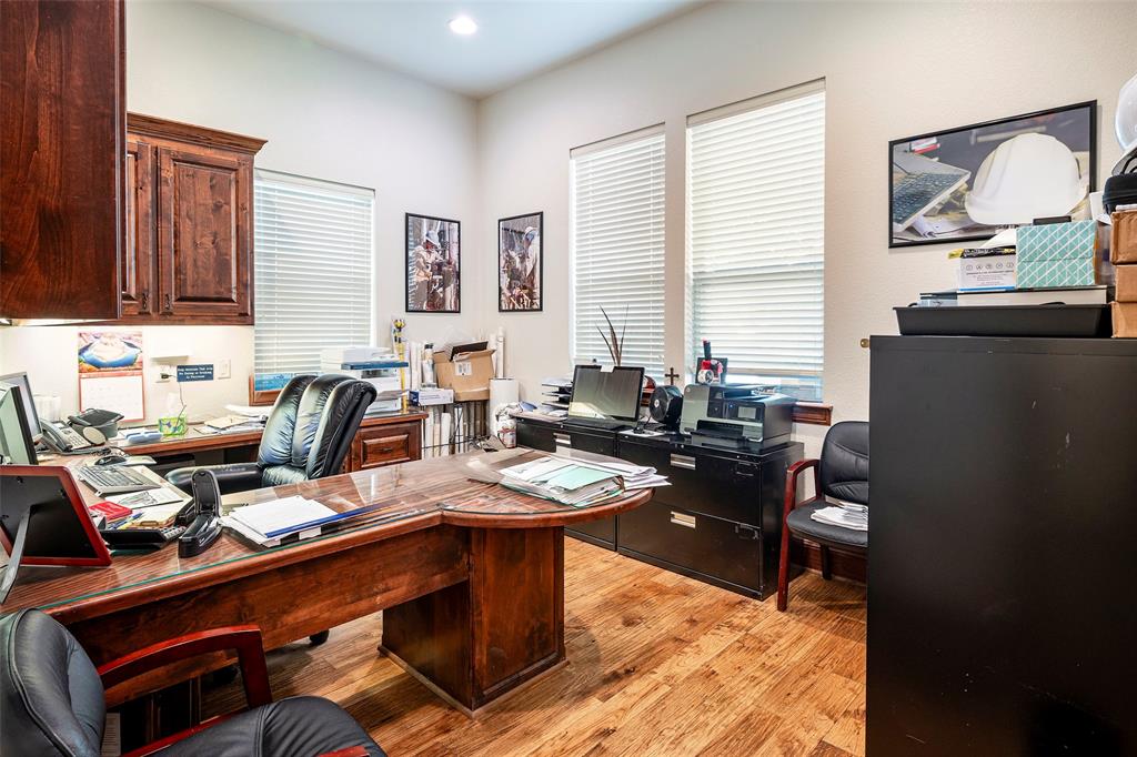 HALL, LBG #686 Add - Commercial Sale