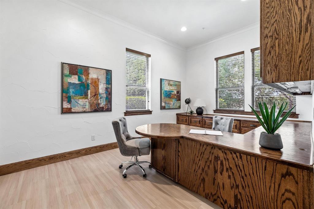 HALL, LBG #686 Add - Commercial Sale