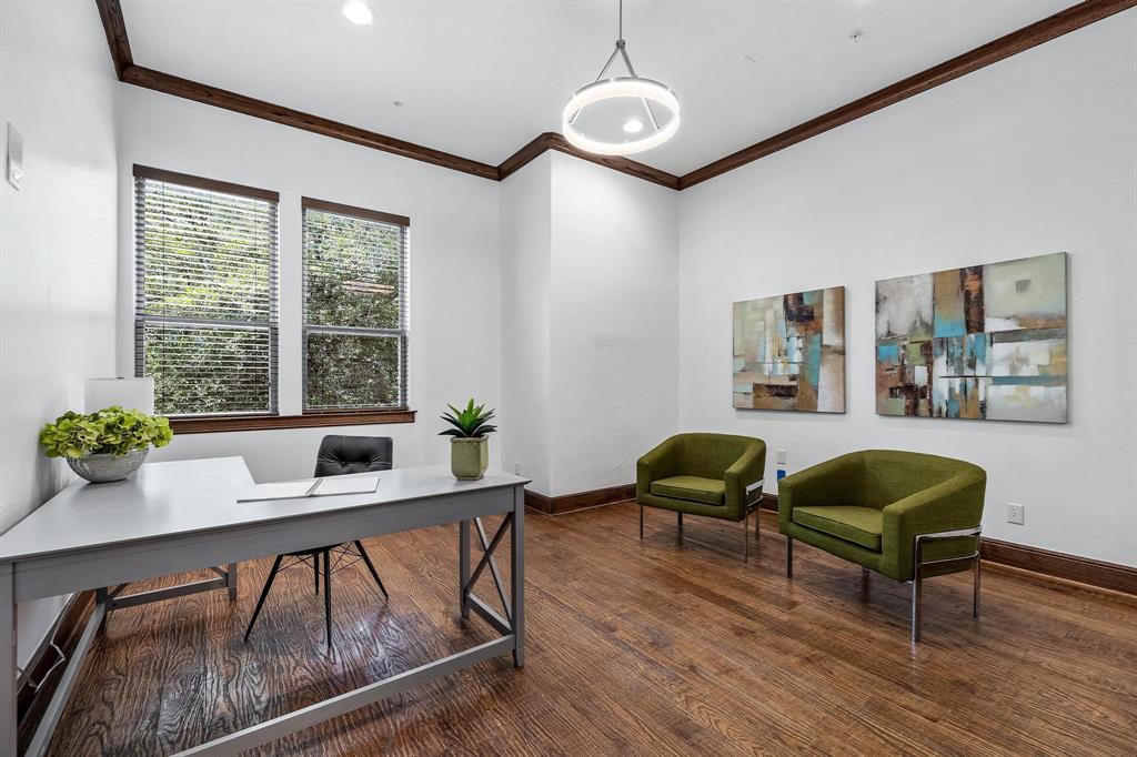 HALL, LBG #686 Add - Commercial Sale