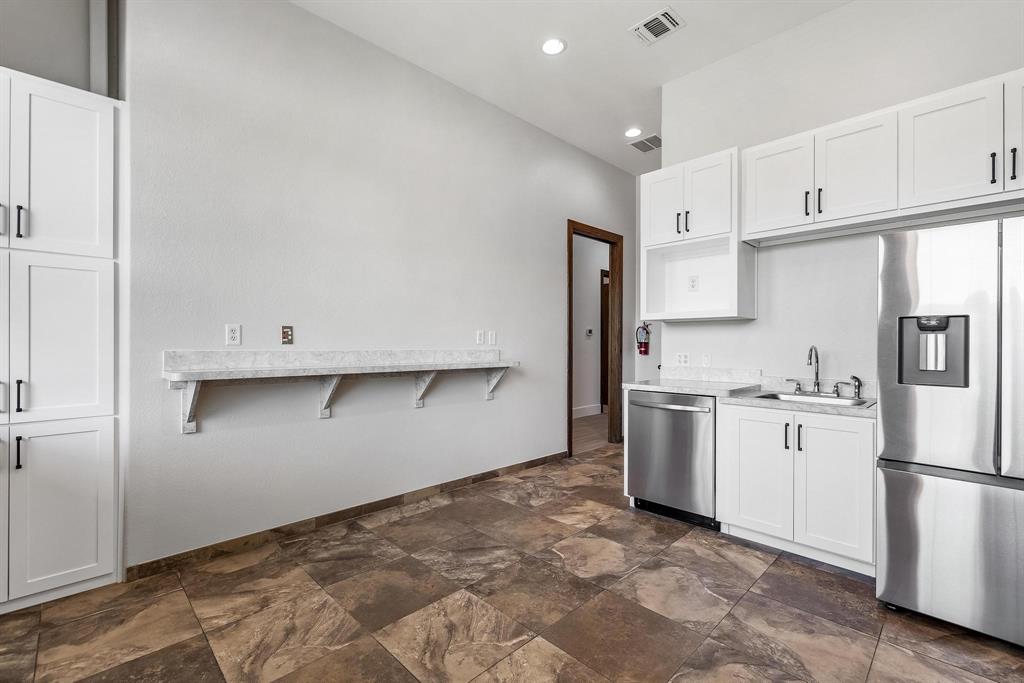 HALL, LBG #686 Add - Commercial Sale