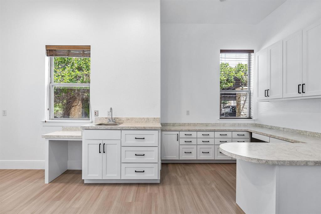 HALL, LBG #686 Add - Commercial Sale