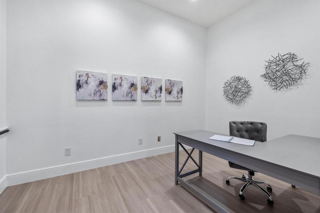 HALL, LBG #686 Add - Commercial Sale