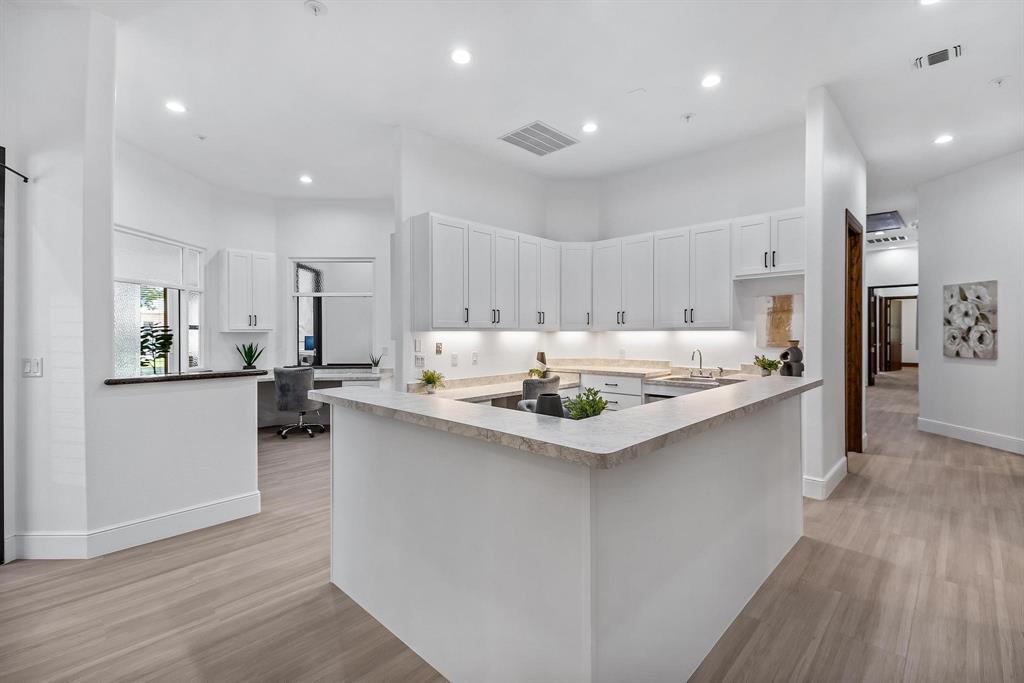 HALL, LBG #686 Add - Commercial Sale