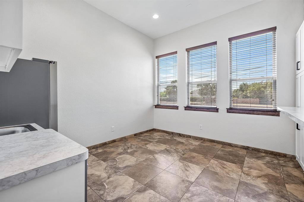 HALL, LBG #686 Add - Commercial Sale