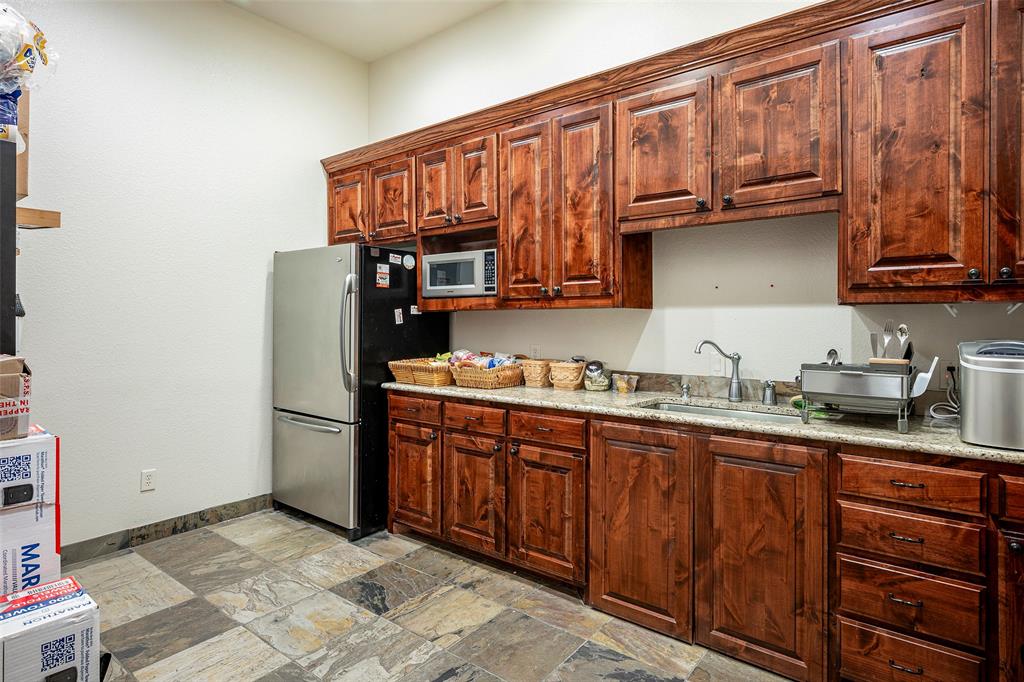 HALL, LBG #686 Add - Commercial Sale