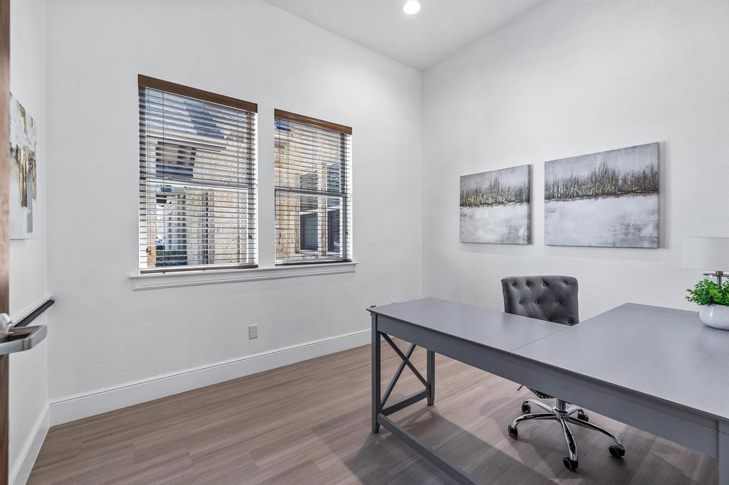 HALL, LBG #686 Add - Commercial Sale