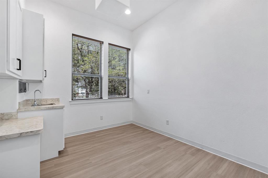 HALL, LBG #686 Add - Commercial Sale