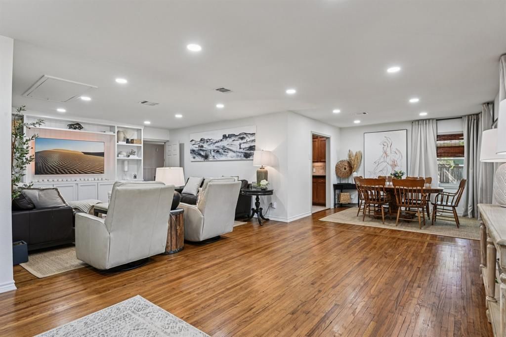 Photo of 5401 Durham Avenue, Fort Worth, TX 76114 (MLS # 21205955)