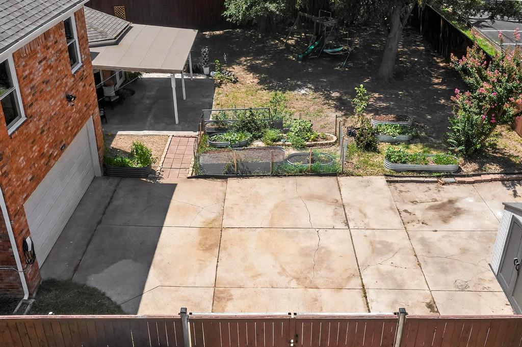 2221 Everglade Court