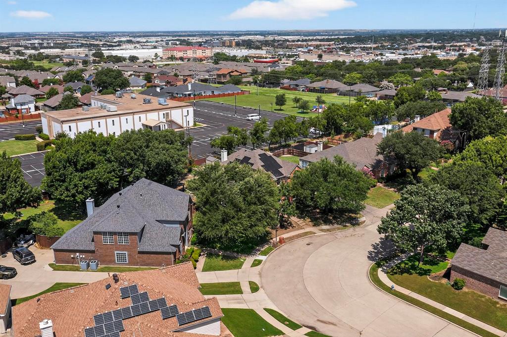 2221 Everglade Court