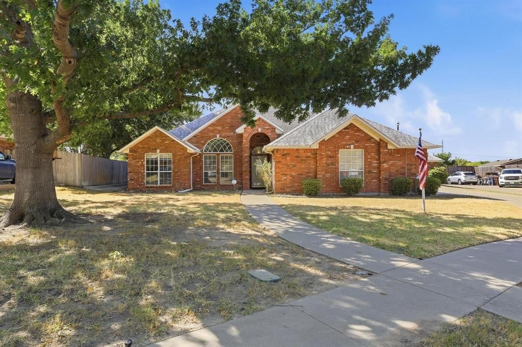 Photo of 3212 Staghorn Circle, Denton, TX 76208 (MLS # 21391946)