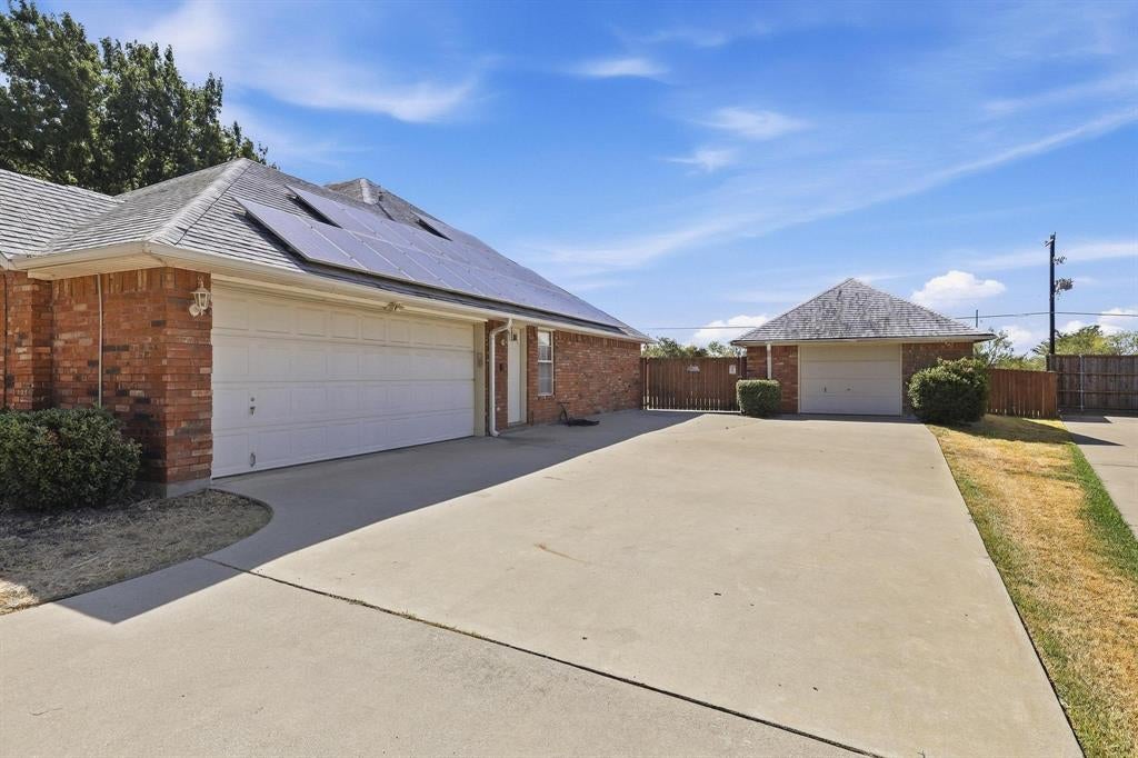 Photo of 3212 Staghorn Circle, Denton, TX 76208 (MLS # 21391946)