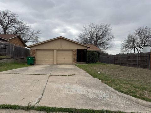 Photo of 5604 Macgregor Drive, Haltom City, TX 76148 (MLS # 21196556)