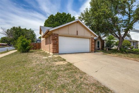 Photo of 7501 Cedarhill Road, Watauga, TX 76148 (MLS # 21232438)