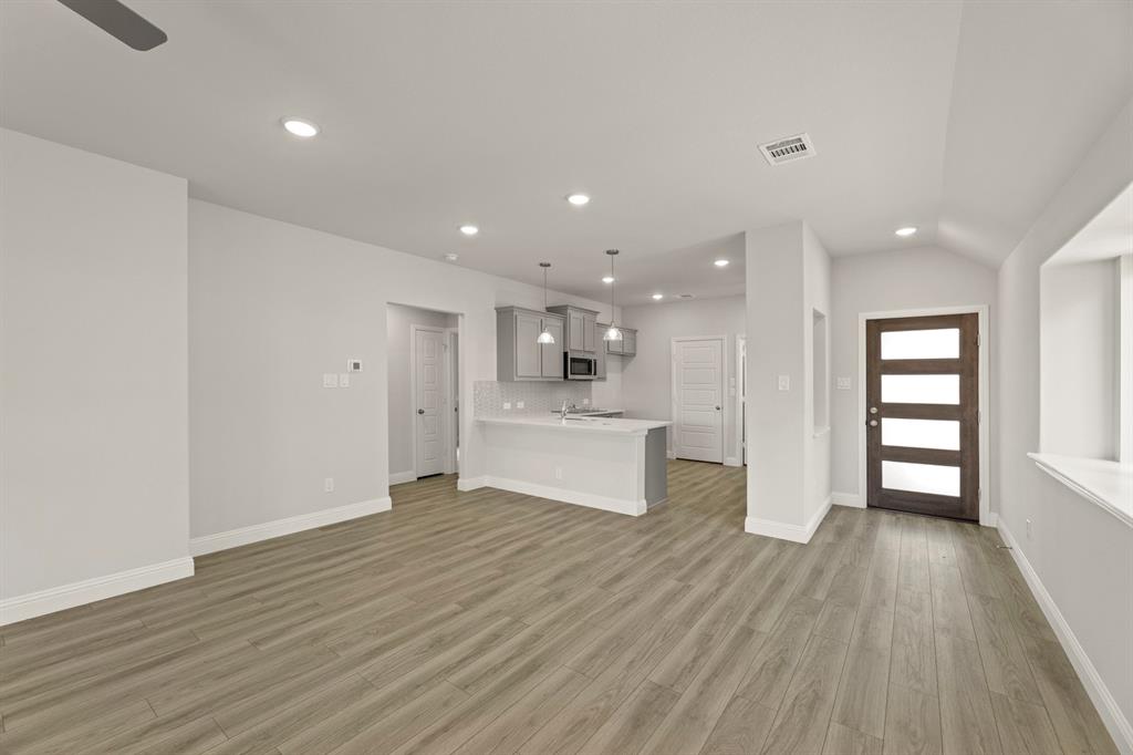 1621 Meadow Crest