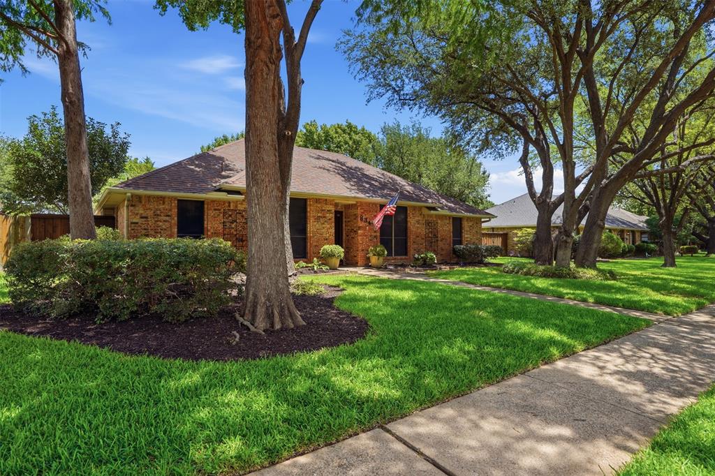 834 Meadowglen Circle