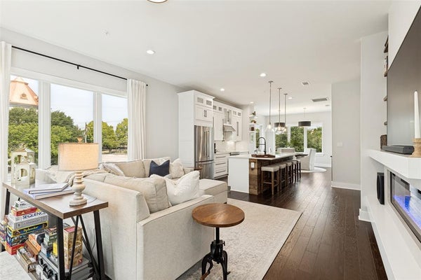 4060 SPRING VALLEY RD APT 101, FARMERS BRANCH, TX 75244 - Image 56feeb05755d4ce1238d4d147e836fdf/1296562908
