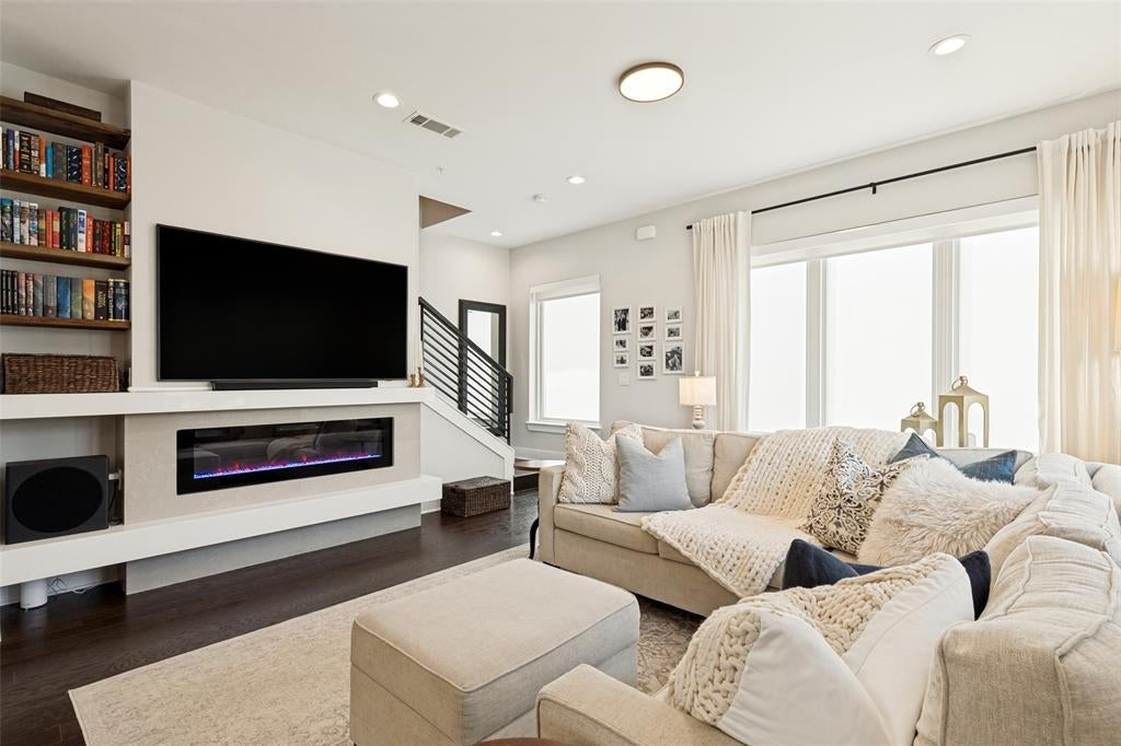 4060 Spring Valley Road 101