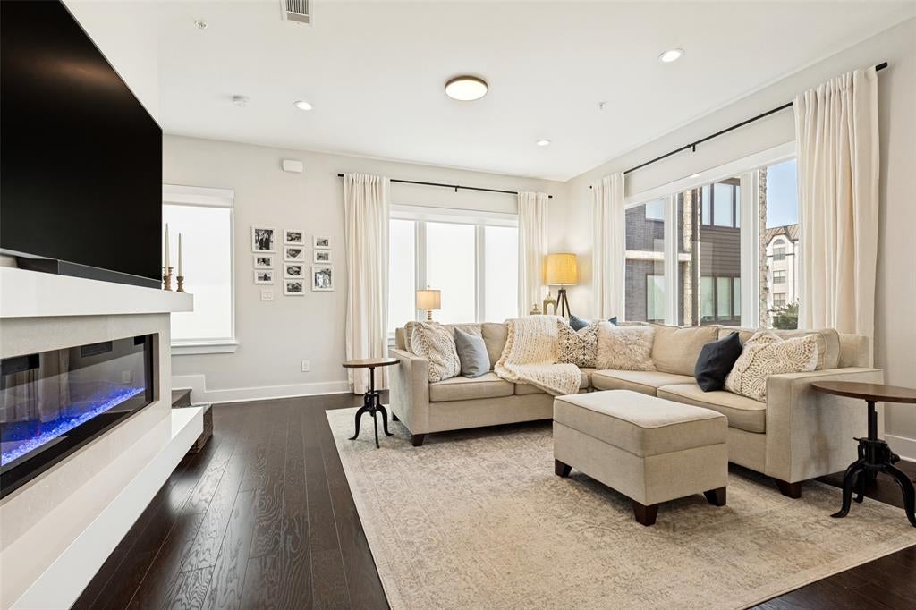 4060 Spring Valley Road 101