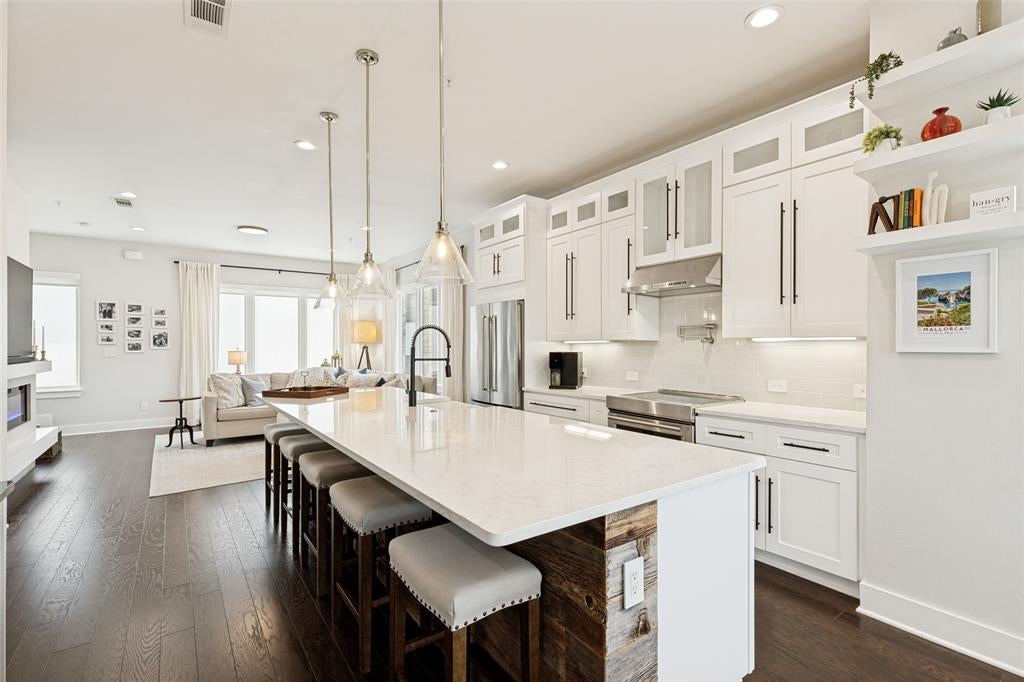 4060 Spring Valley Road 101