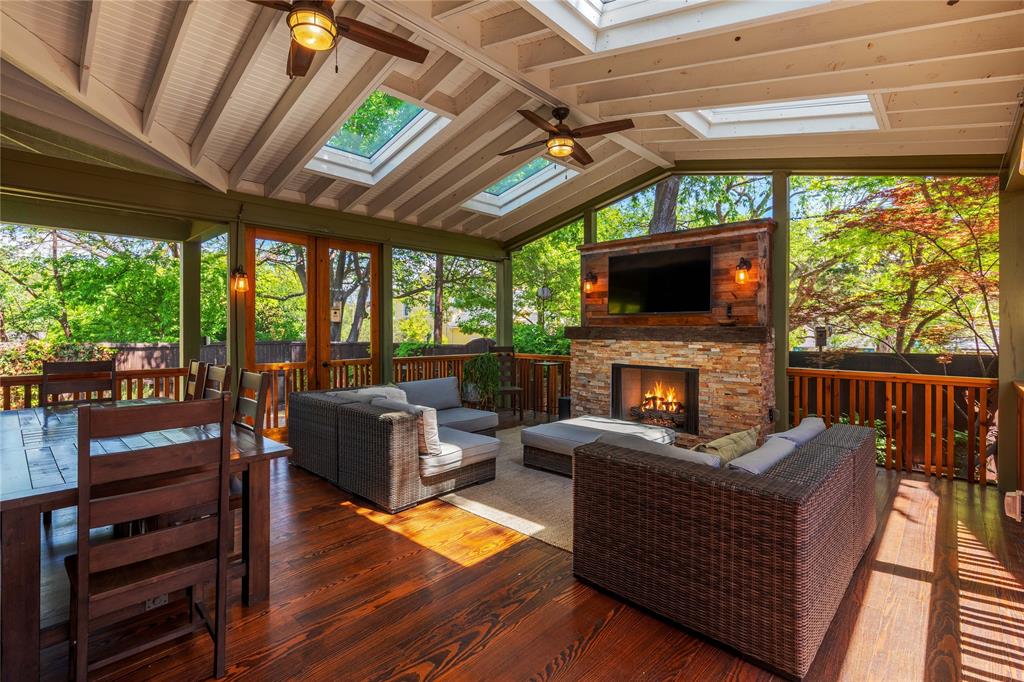 804 N College Street