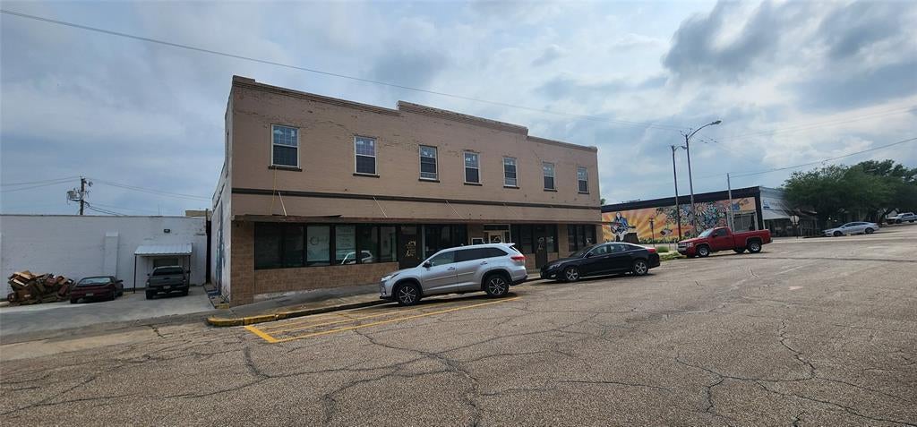 304 E Commerce Street