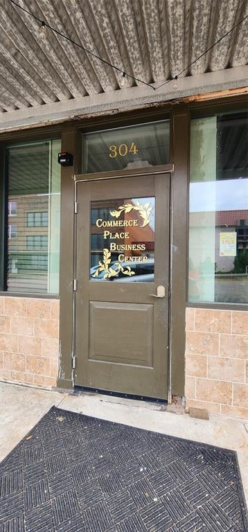 304 E Commerce Street