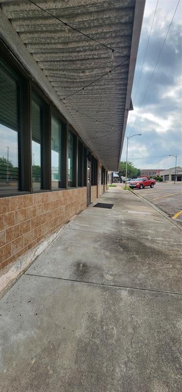 304 E Commerce Street