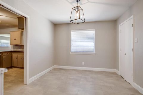 Tiny photo for 220 N Town East Boulevard, Sunnyvale, TX 75182 (MLS # 21106368)
