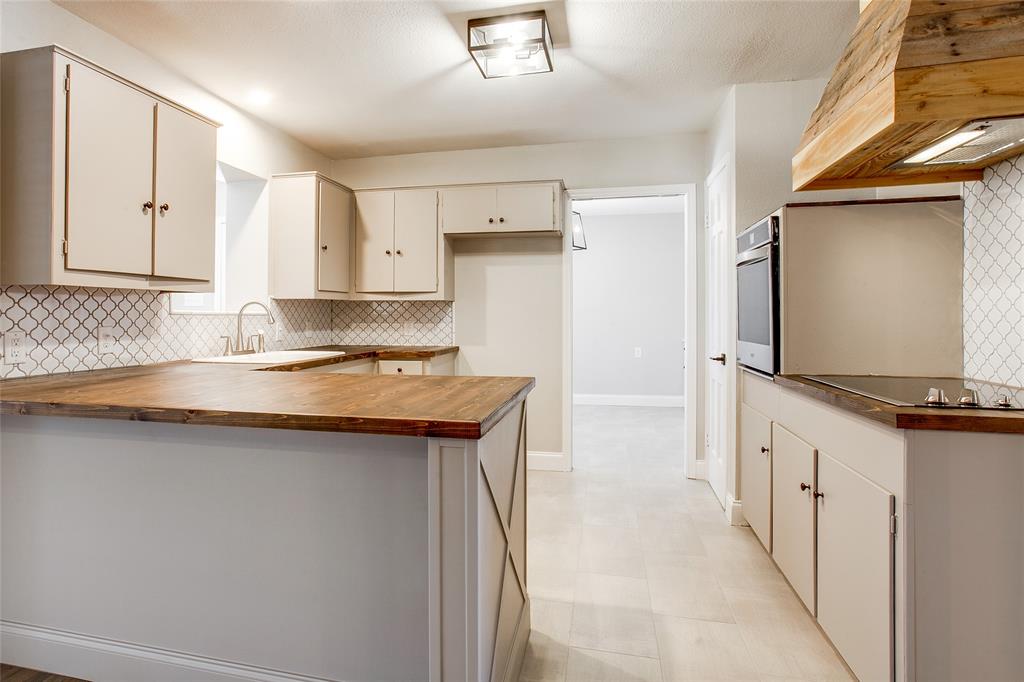 S A & M G RR ABST 1400 PG 680 TR 22 ACS - Residential Lease