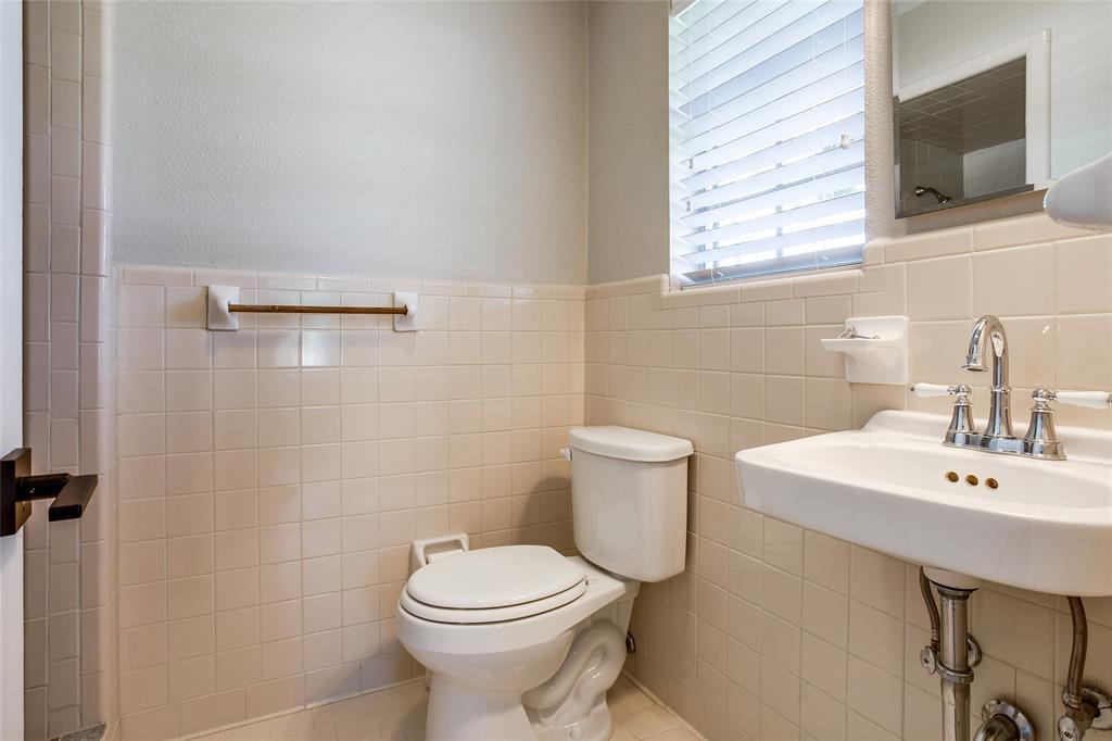 S A & M G RR ABST 1400 PG 680 TR 22 ACS - Residential Lease