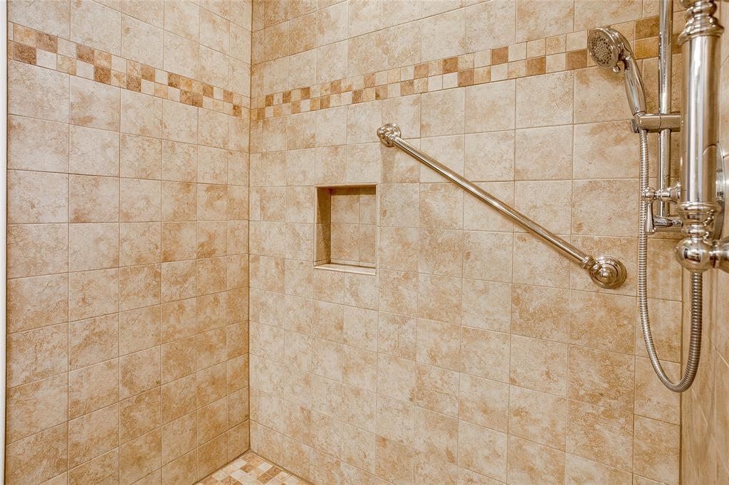 S A & M G RR ABST 1400 PG 680 TR 22 ACS - Residential Lease