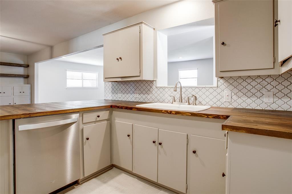 S A & M G RR ABST 1400 PG 680 TR 22 ACS - Residential Lease