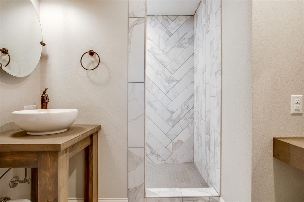 S A & M G RR ABST 1400 PG 680 TR 22 ACS - Residential Lease